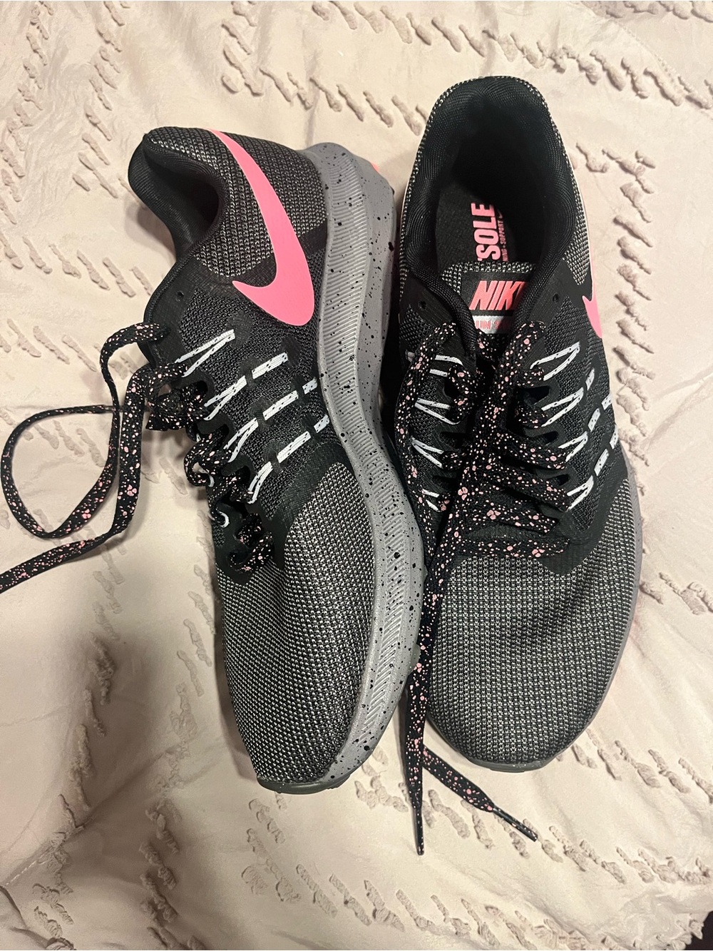 Nike Women’s Black & Pink Athletic Running Shoes 9.5